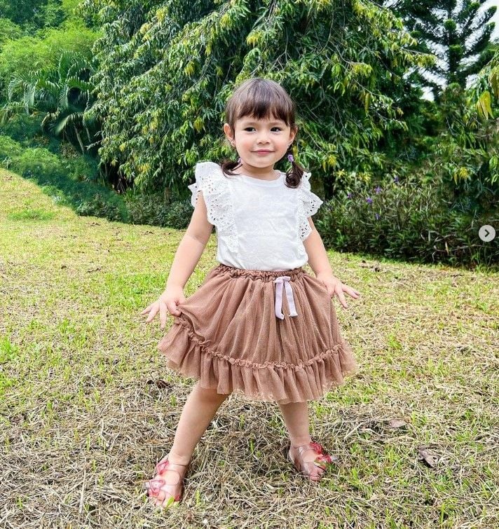 Potret terbaru Chloe anak Asmirandah di usia 2 tahun. (Instagram/@chloeemmanuellevanwattimena)