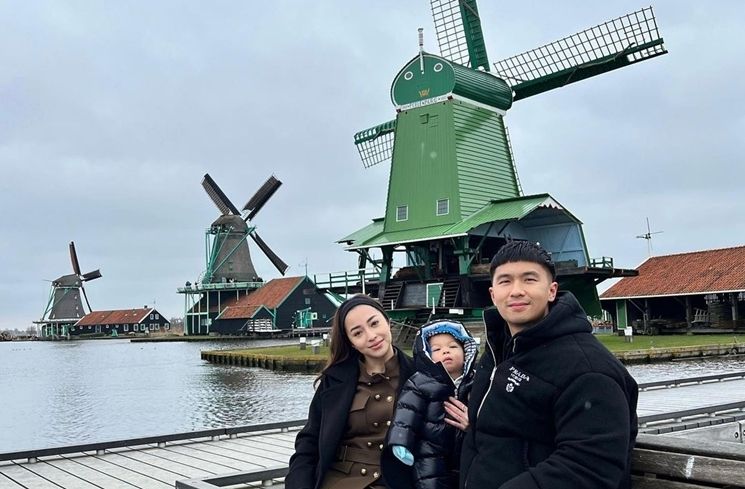 Potret Nikita Willy saat liburan keluarga ke Belanda (Instagram/@nikitawillyofficial94)