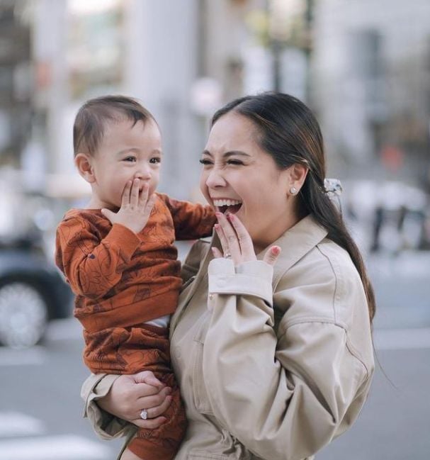 Potret Keluarga Raffi Ahmad di Jepang. (Instagram/raffinagita1717)