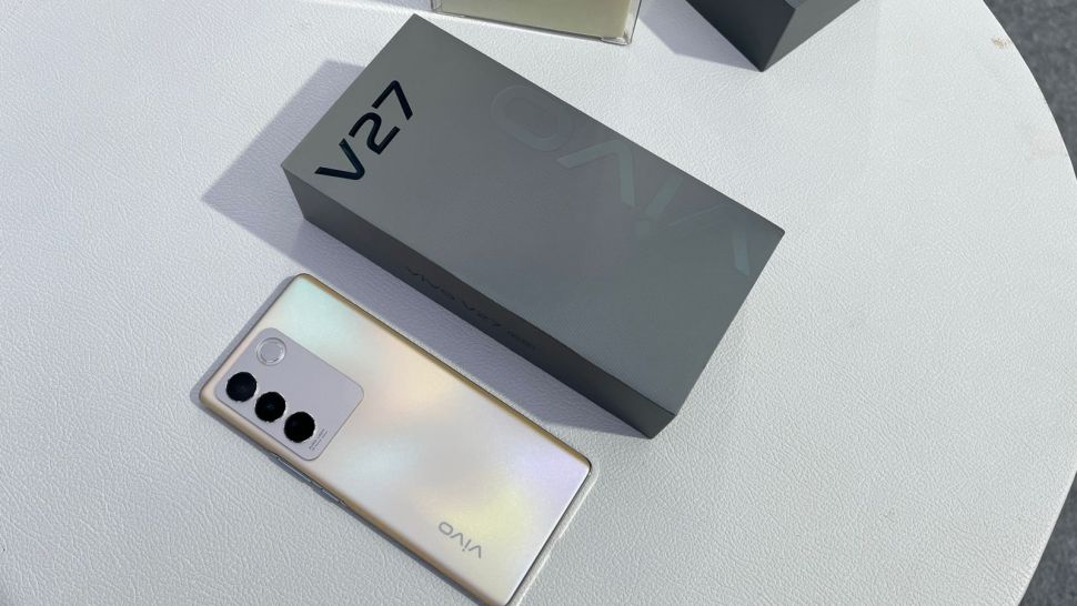 Vivo V27 5G akan diluncurkan ke Indonesia pada Senin (27/3/2023) besok. [Suara.com/Dicky Prastya]