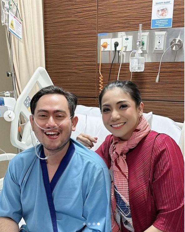 Potret artis menjenguk King Nassar (Instagram @kingnassar88)