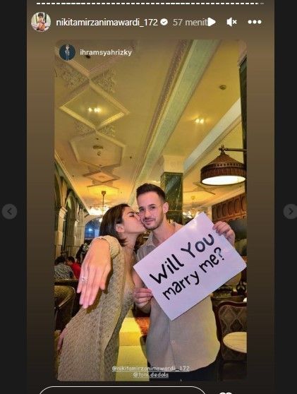 Nikita Mirzani melamar kekasihnya (Instagram)