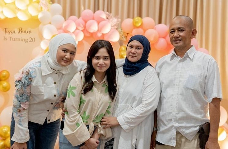 Potret Kenangan Tissa Biani dan Ayah (Instagram/@tissabiani)