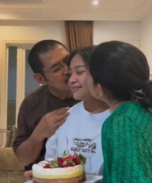 Potret Ulang Tahun ke-17 Khirani Anak Mayangsari. (Instagram/mayangsari_official)