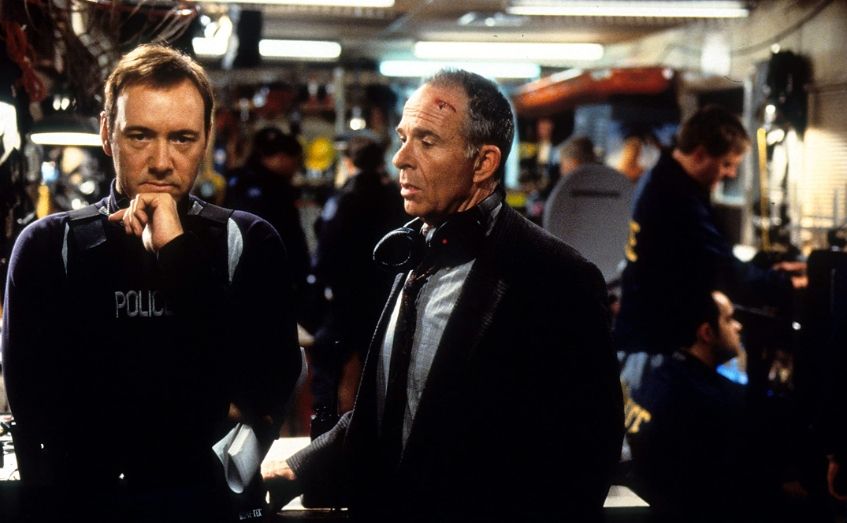 Sinopsis The Negotiator. (IMDb)