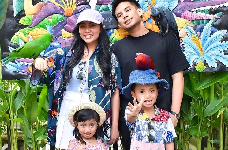 Potret Rachel Vennya dan Okin berlibur ke Bali bersama anak-anak (Instagram/@rachelvennya)