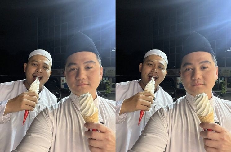 Potret Chef Arnold Pakai Gamis dan Peci (Twitter/@ArnoldPoernomo)