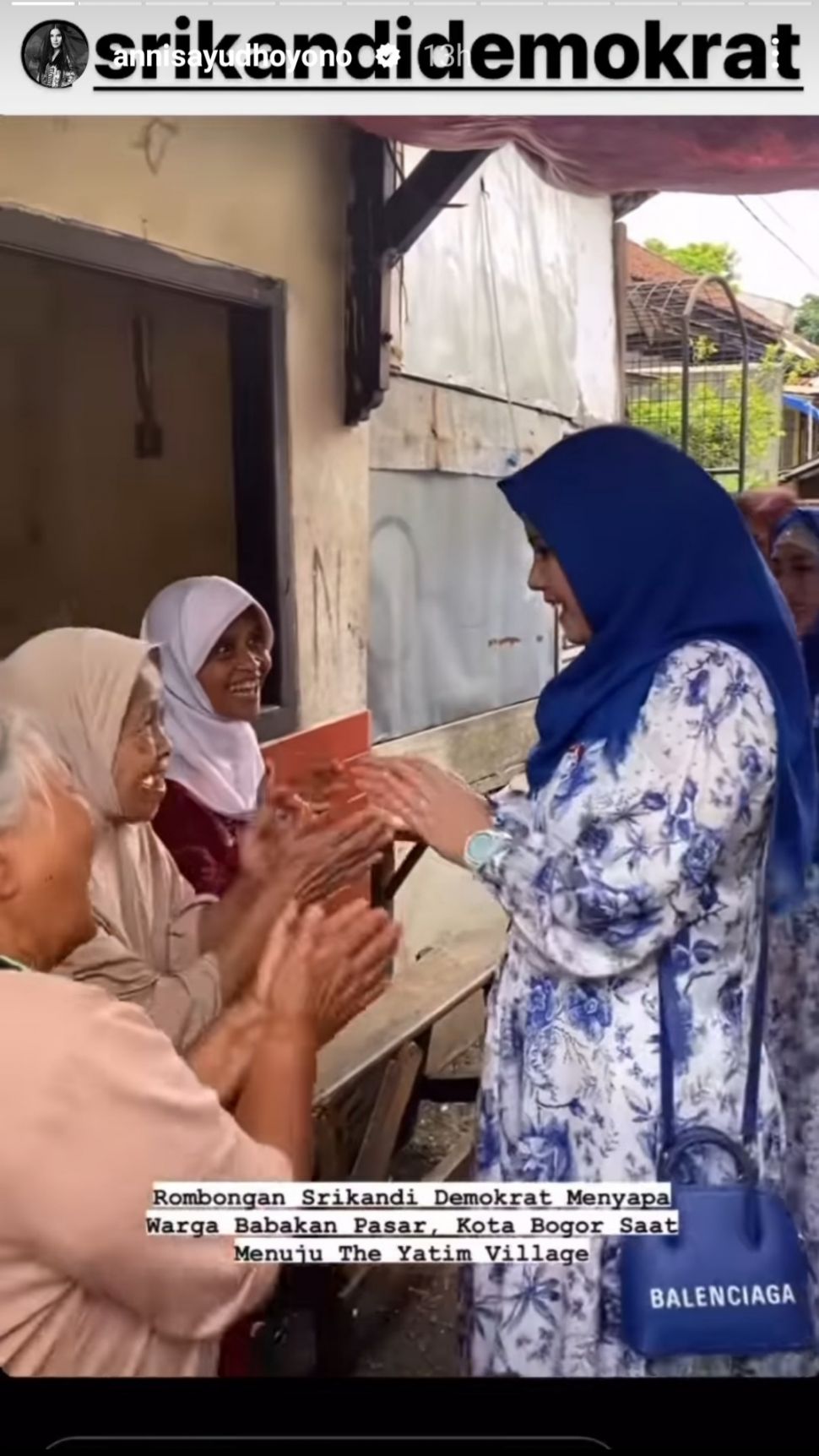 Berbagi ke Rumah Yatim, Annisa Pohan Sambil Tas mewah Balenciaga Harga Rp 33 Juta. (Dok: Instagram/AnnisaYudhoyono)