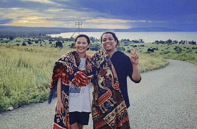 Potret Indah Permatasari dan Arie Kriting Berlibur ke Sumba (Instagram/@indahpermatas)