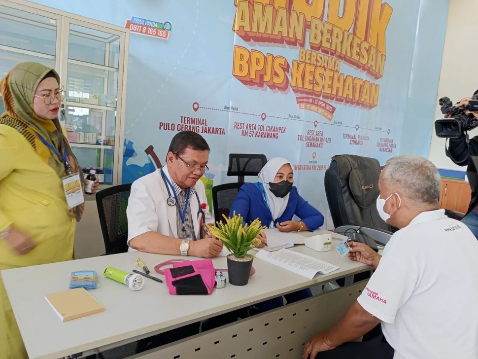 Posko Mudik BPJS Kesehatan di Terminal Pulo Gebang, Jakarta Timur, Selasa, (18/4/2023). (Dok: Restu Fadilah/Suara.com)