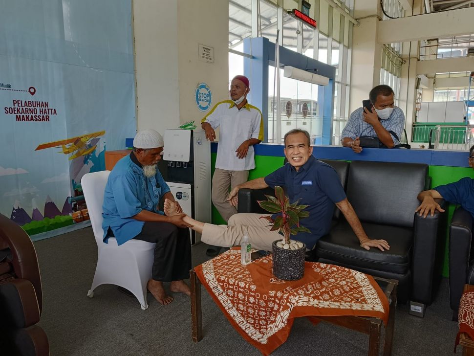 Posko Mudik BPJS Kesehatan di Terminal Pulo Gebang, Jakarta Timur, Selasa, (18/4/2023). (Dok: Restu Fadilah/Suara.com)