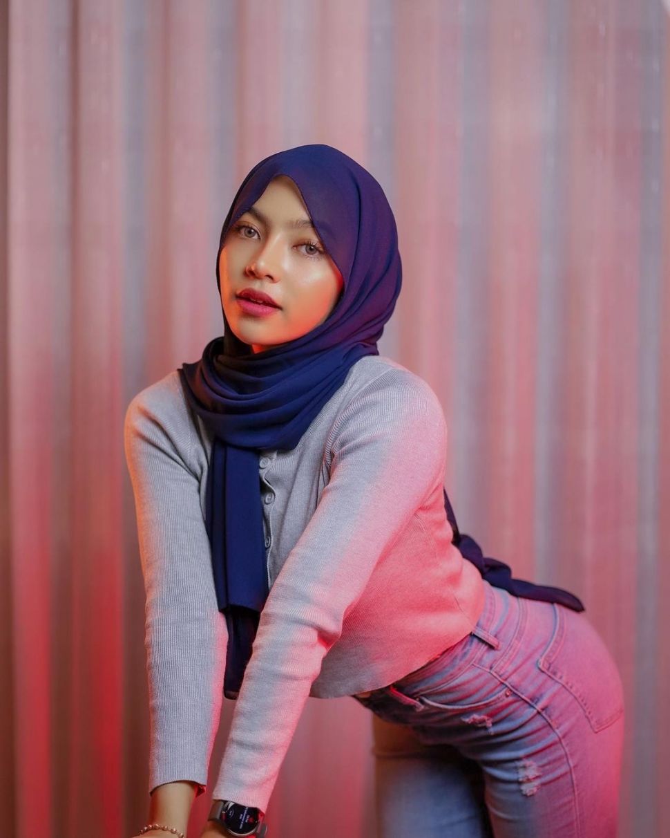 Profil Dan Biodata Oklin Fia Selebgram Berhijab Yang 