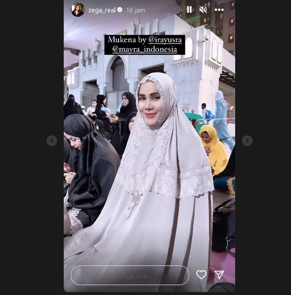 Penampilan Isa Zega saat menjalankan ibadah umrah di Tanah Suci. [Instagram]