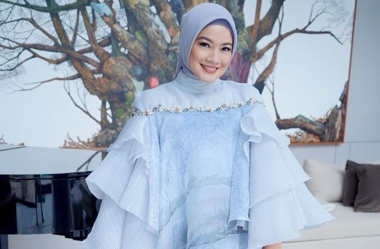 Inspirasi Hijab dan Mukena ala Titi Kamal (Instagram/@titi_kamall)