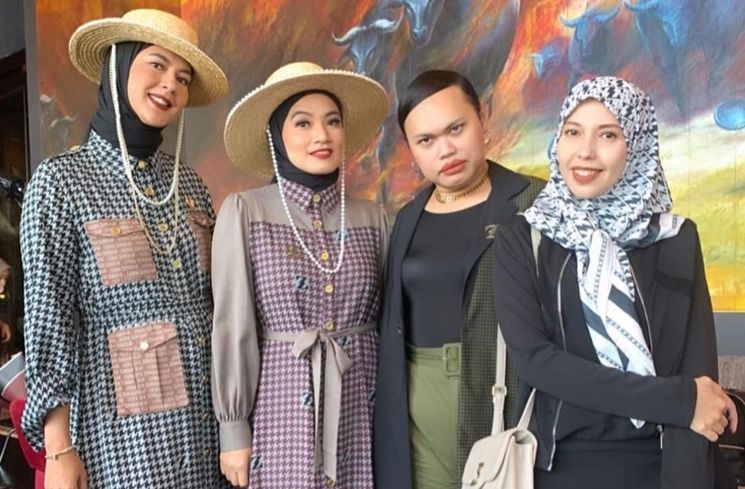 Inspirasi Hijab dan Mukena ala Titi Kamal (Instagram/@titi_kamall)