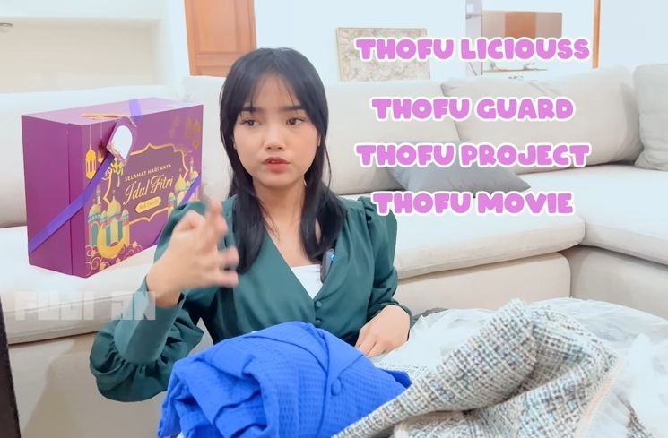 Momen Fuji unboxing hampers Lebaran (YouTube/Fuji an)