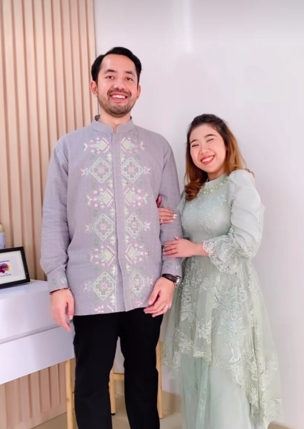 Selebriti Kenakan Baju Lebaran Sage Green (Instagram)