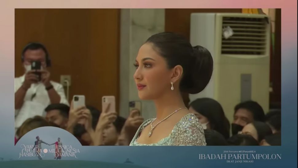 Potret Ikat Janji Nikah Jessica Mila dan Yakup Hasibuan. (YouTube/Jessica Mila)