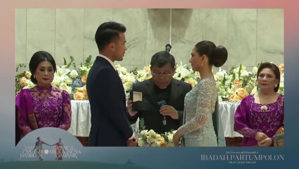 Potret Ikat Janji Nikah Jessica Mila dan Yakup Hasibuan. (YouTube/Jessica Mila)