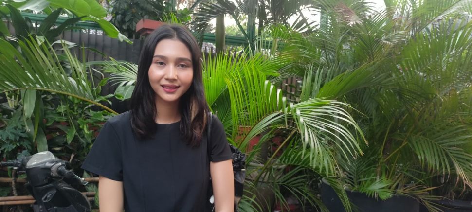 Tenri Ajeng Anisa, perempuan yang dituduh selingkuhan Virgoun saat ditemui di kawasan Antasari, Jakarta Selatan pada Selasa (2/5/2023) [Suara.com/Rena Pangesti]