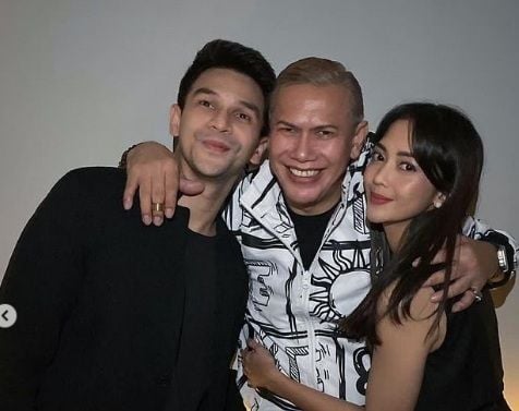 Benny Simanjuntak diapit oleh Jonathan Frizzy dan Ririn Dwi Ariyanti [Instagram]