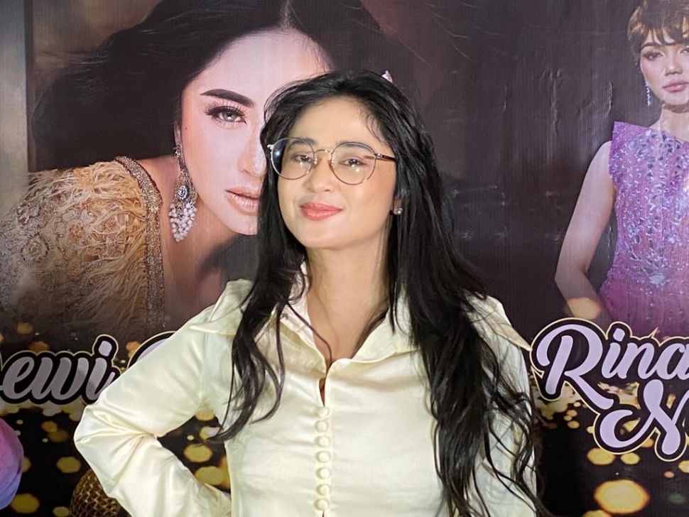Dewi Perssik ditemui di Kuningan, Jakarta Selatan pada Kamis (4/5/2023) [Suara.com/Tiara Rosana].