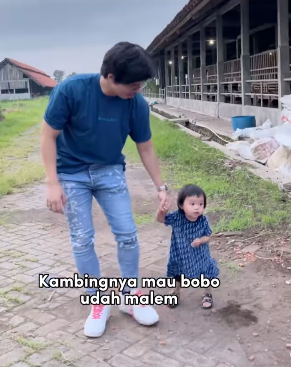 Outfit mewah Ameena Nur Atta saat lihat peternakan kambing. (Dok. Instagram)