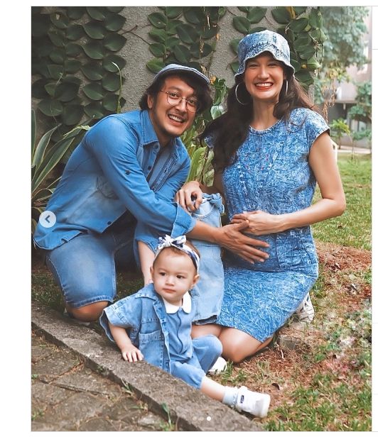 Nadine Chandrawinata, Dimas Anggara dan putra mereka, Djiwa [Instagram/nadinelist]