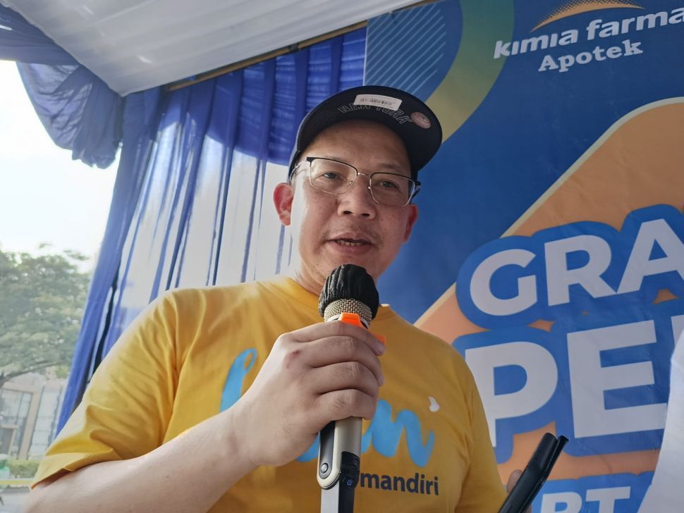 Head Area Jakarta Bank Mandiri, Abdul Malik di Peresmian Apotek Kimia Farma di Pantai Indah Kapuk dengan Konsep Baru. (Dok: Suara.com)