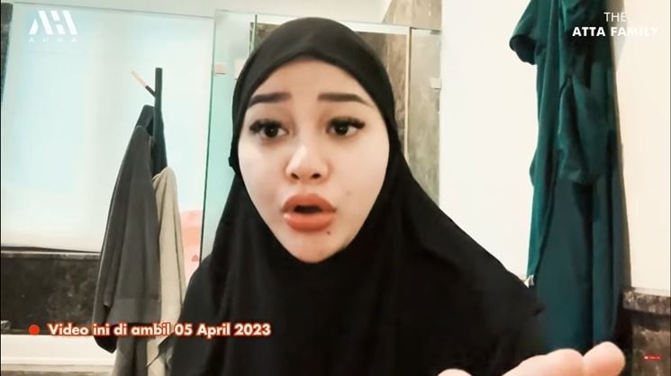 Potret Aurel Hermansyah umumkan hamil anak kedua. (YouTube/AH)