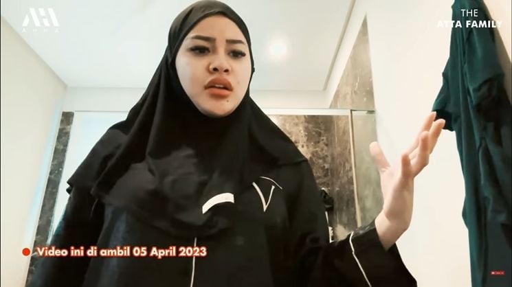 Potret Aurel Hermansyah umumkan hamil anak kedua. (YouTube/AH)