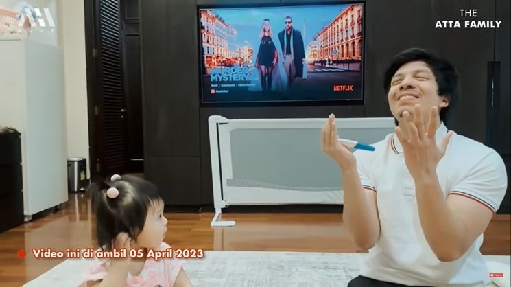 Potret Aurel Hermansyah umumkan hamil anak kedua. (YouTube/AH)