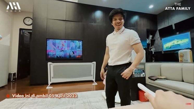 Potret Aurel Hermansyah umumkan hamil anak kedua. (YouTube/AH)