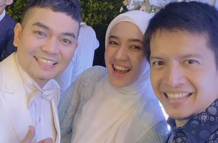 Gaya artis di nikahan Sahrul Gunawan. (Instagram/@dimasseto_1)