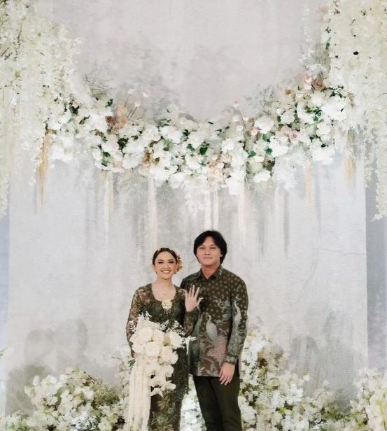 Potret Lamaran Rizky Febian dan Mahalini. (Instagram/ thebridestory)