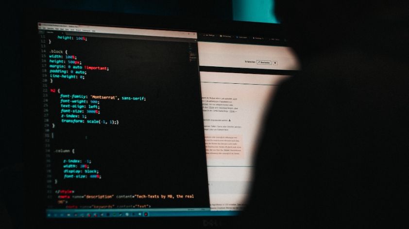 Ilustrasi hacker (Unsplash/Mika Baumeister)