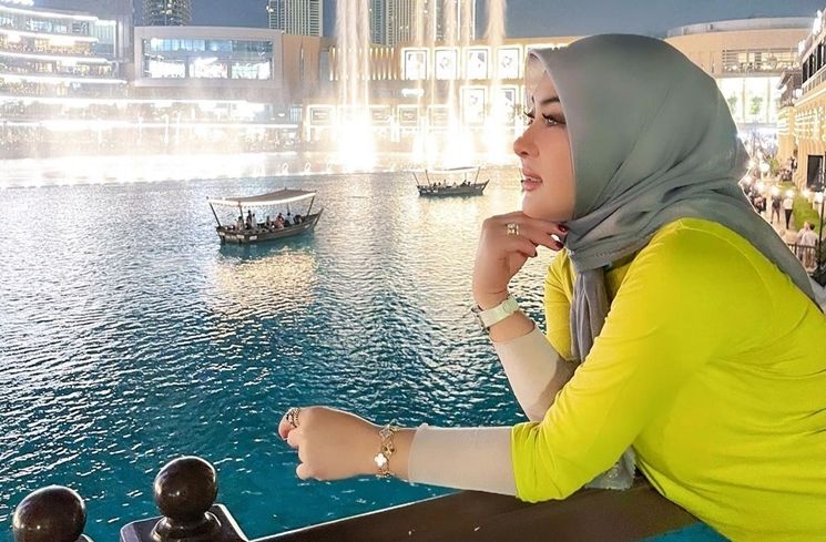 Potret Syahrini liburan di Dubai. (Instagram/@princessyahrini)