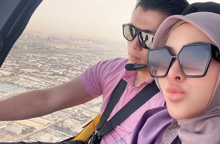 Potret Syahrini liburan di Dubai. (Instagram/@princessyahrini)