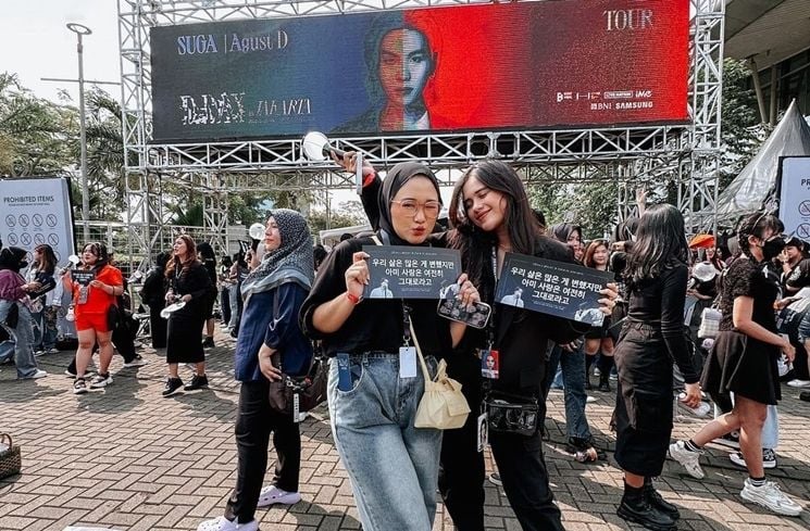 Artis Nonton Konser Suga BTS (Instagram/@audimarissa)