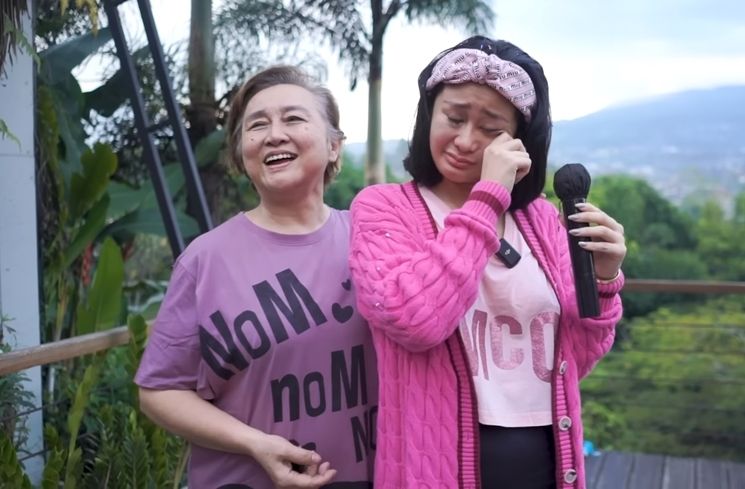 Potret Denise Chariesta Gelar Gender Reveal. (YouTube Denise Chariesta)