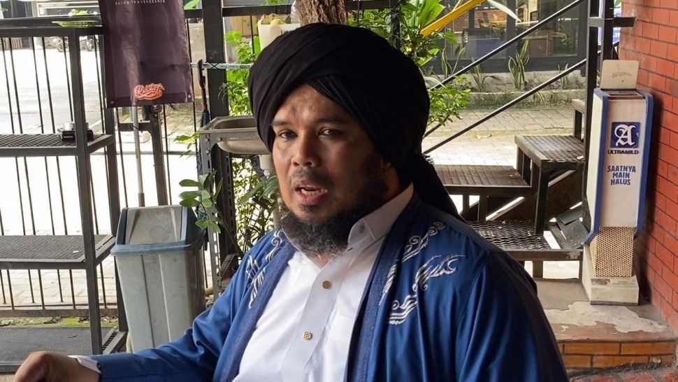 Ustaz Derry Sulaiman di kawasan Kapten P. Tendean, Jakarta Selatan, Selasa (30/5/2023). [Suara.com/Adiyoga Priyambodo]