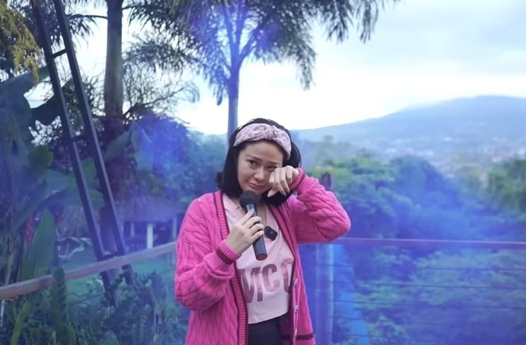 Potret Denise Chariesta Gelar Gender Reveal. (YouTube Denise Chariesta)