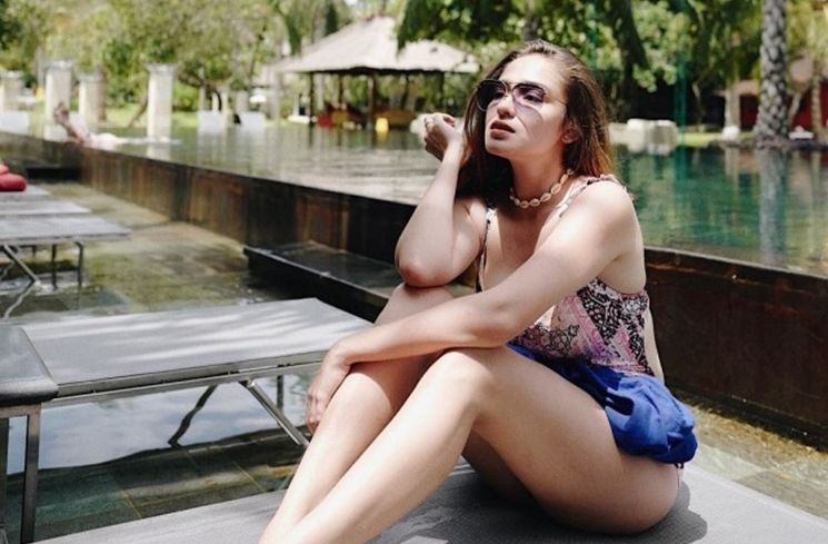 Adu Gaya Hot Mama di Bali  (Instagram/@yaswildblood)