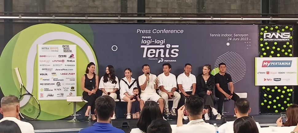 Konferensi pers acara Lagi-Lagi Tenis yang digagas Raffi Ahmad di kawasan Lebak Bulus, Jakarta Selatan pada Sabtu (3/6/2023). Hadir pula dalam acara tersebut sejumlah selebriti seperti Nagita Slavina, Dion Wiyoko, Luna Maya dan lainnya.