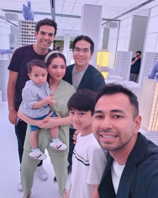 Potret Rafathar Bertemu Ricardo Kaka. (Instagram/raffinagita1717)