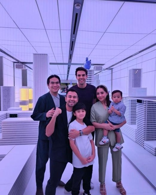 Potret Rafathar Bertemu Ricardo Kaka. (Instagram/raffinagita1717)