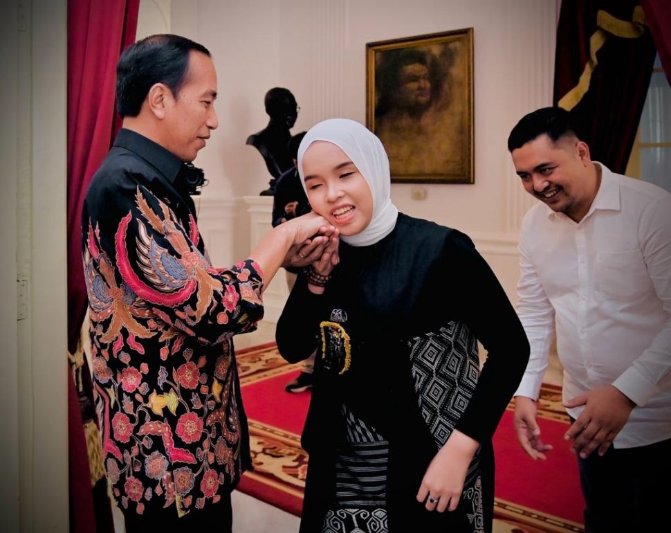 Presiden Joko Widodo atau Jokowi menerima Putri Ariani, peraih Golden Buzzer di America's Got Talent (AGT) 2023 ke Istana Merdeka, Jakarta, Rabu (14/6/2023). [Foto: Lukas - Biro Pers Sekretariat Presiden]