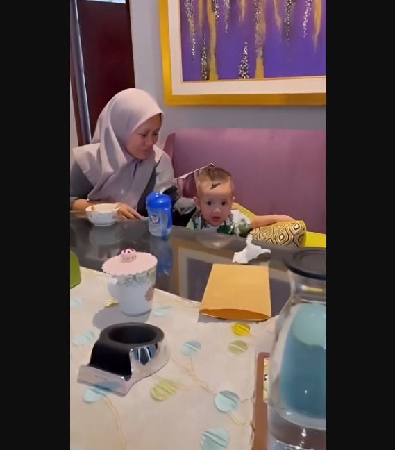 Momen Rayyanza Ngobrol Pakai Bahasa Sunda dengan Nicky Astria. (TikTok/rieta_amilia)