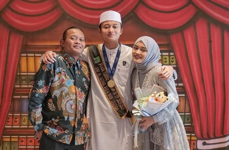 Potret Wisuda Rizwan Anak Sule (Instagram/@ferdinan_sule)