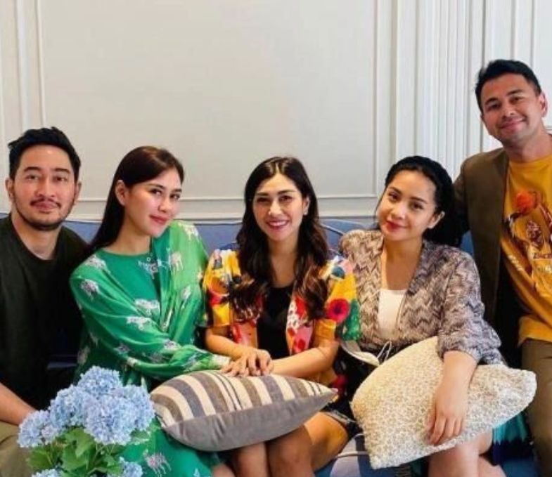 Jeje, Syahnaz, Nisya, Nagita, dan Raffi Ahmad. (Instagram)